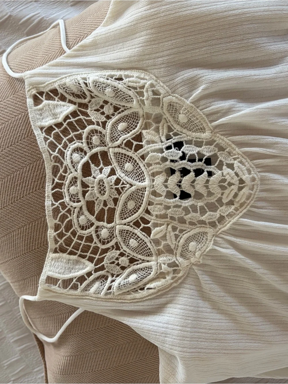 Express White Crochet-Inset Ribbed Cropped Cami - Picture 2 of 4